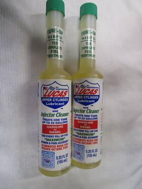 24064 Lucas 2 Bottles Upper Cyclinder Lubricant And Injector Cleaner 5.25 Oz