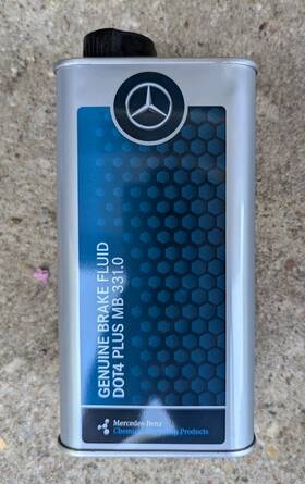 331.0 Mercedes Benz 577244728716 Mercedes-benz Genuine Brake Fluid Dot4 Plus Mb Pr