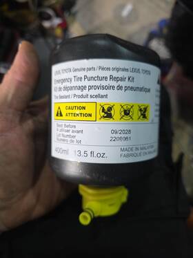 2011184 Sumitomo Sealant Glue Bottle For Genuine Toyota Tyre Repair Kit Set 400ml 06/2027 2011184 Sumitomo Sealant Glue Bottle For Genuine Toyota Tyre Repair Kit Set 400ml 06/2027