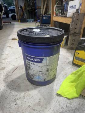 70401389-01 Volvo Engine Oil Vds 4.5 15w-40 5 Gallon Bucket